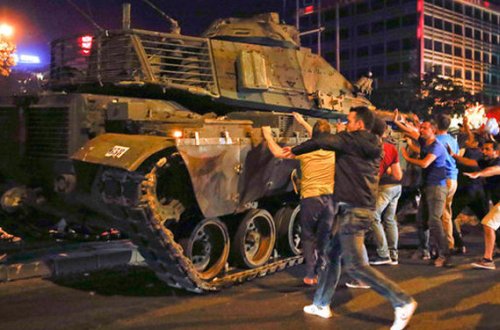 Türkiyədə 6 mindən çox insan həbs olunub