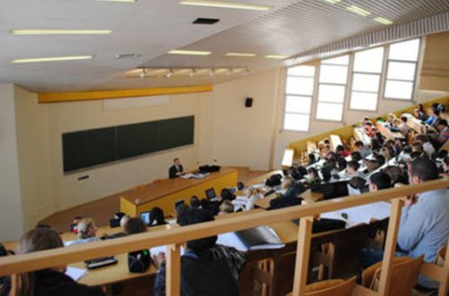 Ali məktəblərdə boş yerlər qalıb