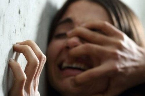 ''Axşam hamama girdim, qəflətən bir kişi sinəmə əl atdı...''