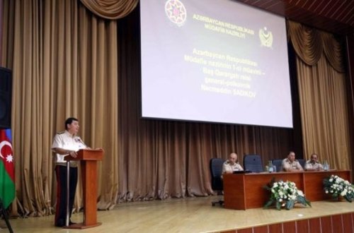 Nəcməddin Sadıkov komandirlərin şəxsi heyətlə iş üzrə müavinləri ilə görüşüb