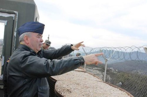 Hava qüvvələri komandiri girov götürülüb