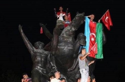 Azərbaycanlılar türklərlə birgə meydanda