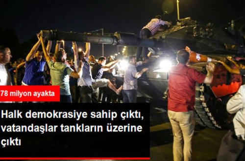 Xalq Ərdoğanın müdafiəsinə qalxdı, tankların üzırinə yeridi