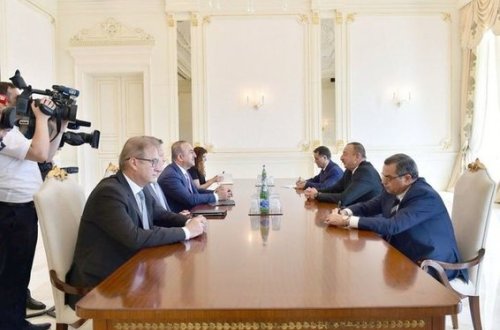 İlham Əliyev Türkiyənin xarici işlər nazirini qəbul etdi