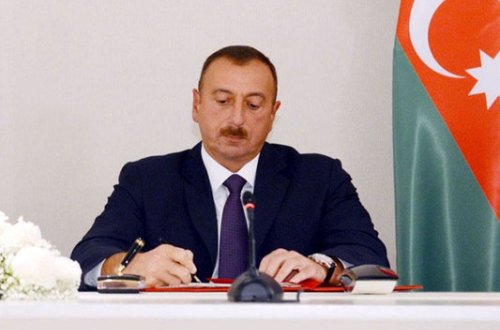 Prezident Rauf Əbdürəhmanovun rütbəsini artırdı