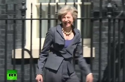 Tereza Mey ilk iş günündə Dauninq-stritdə “yolu azıb”