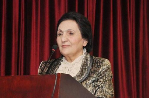 `Müəllim geyiminə görə tanınmalıdır`