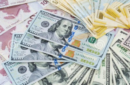 Manat dollar qarşısında ucuzlaşır