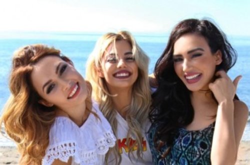 SEREBRO qrupu yarıçılpaq sessiyaya çəkildi