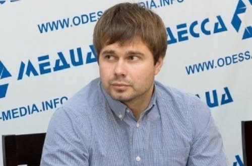 Şəhərin mərkəzində deputatı güllələdilər