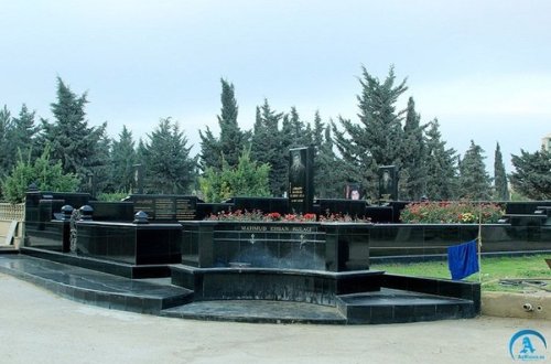 `Qəbir daşlarına bir evin pulunu xərcləyirlər`