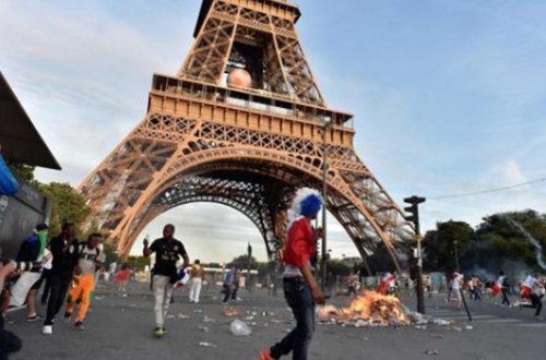 Azarkeşlər maşınları yandırdılar, 40 nəfər saxlanıldı