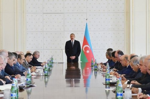 İlham Əliyev nazirləri topladı