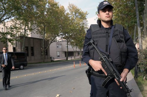 Türkiyədə polis binasına hücum: