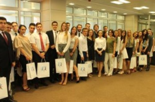 Rusiyalı ali məktəb tələbələri Gənclər Fondunda