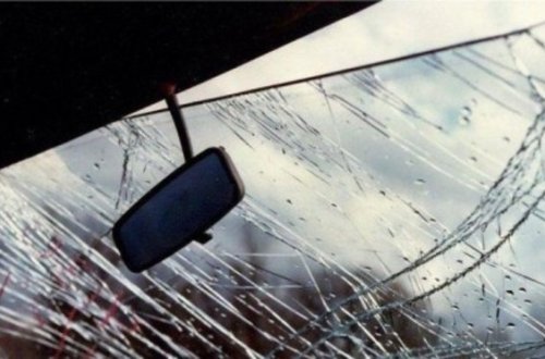 Avtomobil divara çırpılıb, sürücü ölüb