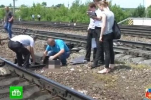 Qadın tualetdə doğdu, körpəni pəncərədən atdı