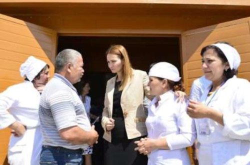 Qənirə Paşayeva Tovuzda sakinlərlə görüşüb