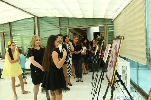 Gəncədə balaca rəssamın ilk fərdi sərgisi keçirilib