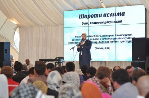 Heydər Əliyev Fondunun vitse-prezidenti Leyla Əliyevanın təşəbbüsü ilə Moskvada iftar süfrəsi açılıb - FOTO