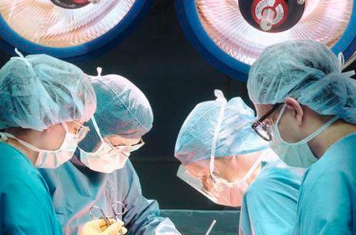 Azərbaycanda əməliyyatdan çıxan 4 yaşlı uşaq öldü