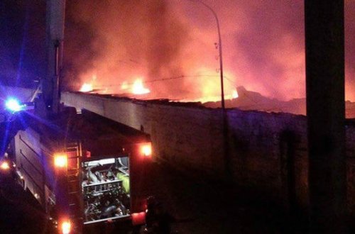 Maşın bazarında 60-dan artıq mağaza tamamilə yanıb