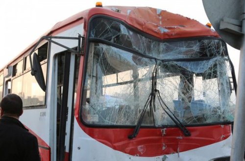 Ələt-Astara yolunda avtobus qəzaya düşdü