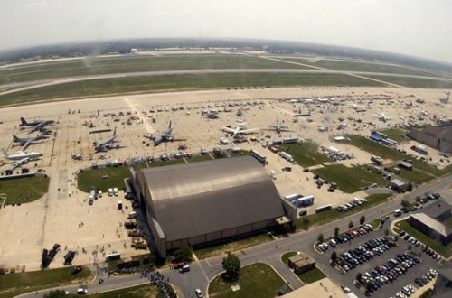 Obamanın təyyarəsinin dayandığı hərbi bazaya silahlı hücum