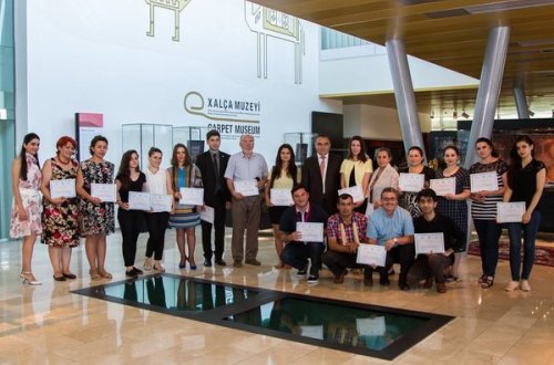 Azərbaycan Xalça Muzeyinin əməkdaşları mükafatlandırıldı
