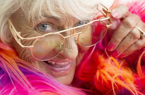 Kişiləri “oğurlayan” 87 yaşlı qadın