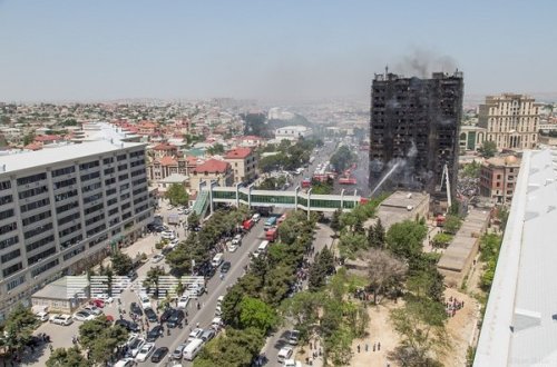 Binəqədidə yanan binaya görə tutulan sabiq məmur komaya düşüb