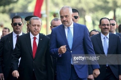 Baş nazir İstanbuldakı terrordan son anda