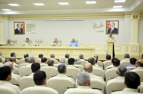 Zakir Həsənov məzunlarla görüşüb