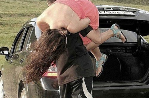 Evli kişinin qaçırdığı nişanlı qız evə zəng etdi