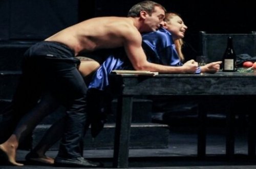 “Azdrama”da açıq-saçıq səhnələri olan tamaşa oynanılıb