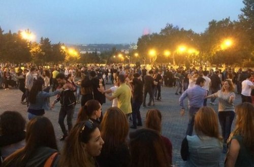 Bulvarda açıq havada rəqs məkanı gələn aya qaldı