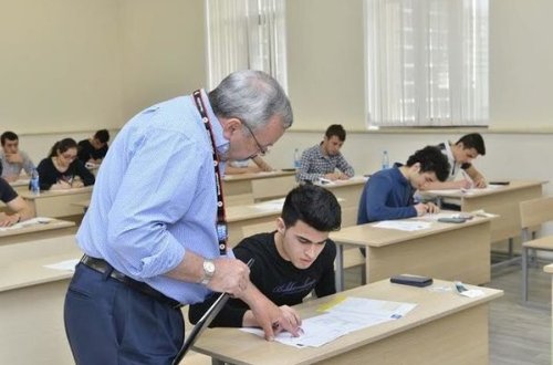 Bakı məktəblərində buraxılış imtahanları keçirilir