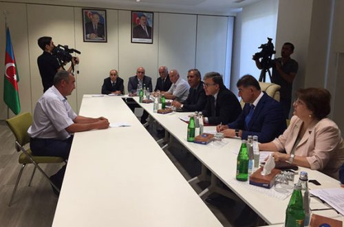 Hüseyn Bağırov vətəndaşlarla