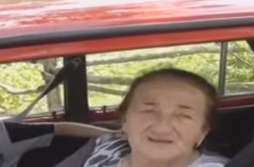 70 yaşlı Cahanə nənə 36 ildir taksi sürür