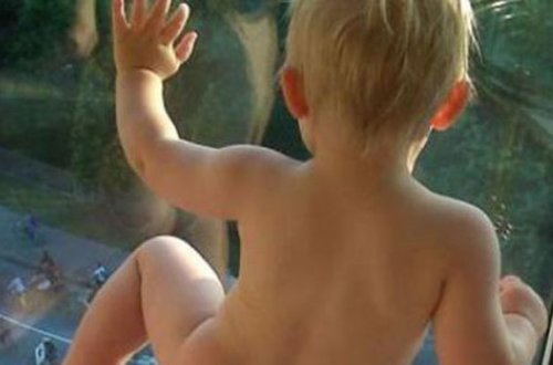 Bakıda 2 yaşlı uşaq altıncı mərtəbədən yıxıldı