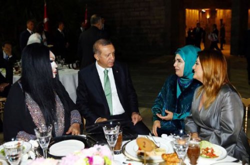 Ərdoğan müğənnilərə iftar verdi