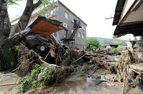 Çində daşqınlar nəticəsində 20 nəfər həlak olub