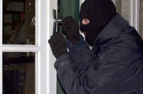 Stomatoloqun evindən oğurluq