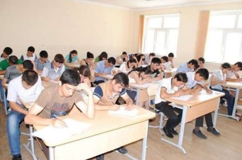 Güllə altında oxuyan şagirdlər imtahandan