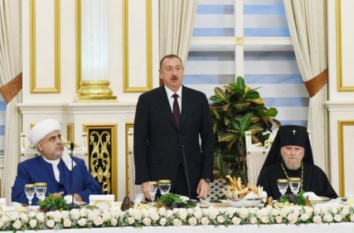İlham Əliyev iftar süfrəsində