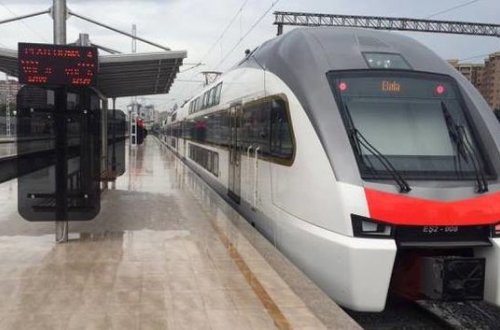 Bakıya yeni ikimərtəbəli qatarlar gətirildi