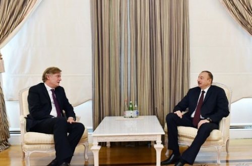 Prezident baş katiblə