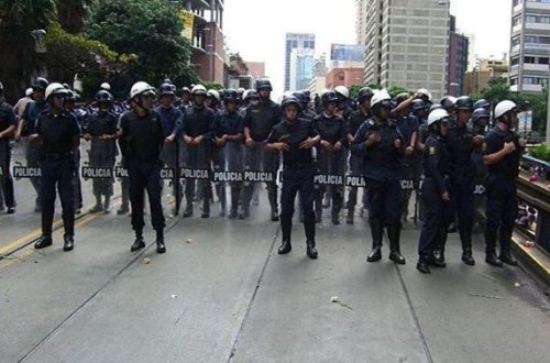 Venesuelada kütləvi iğtişaşlar