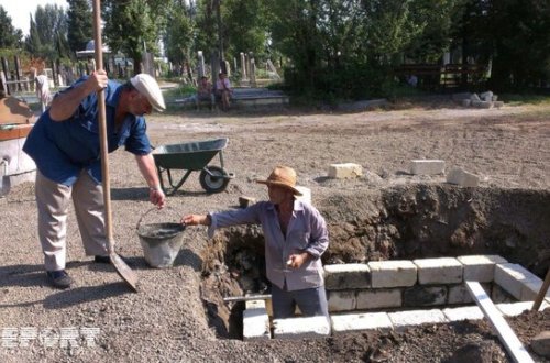 Rövşən Lənkəranski bu dəqiqələrdə torpağa tapşırılır