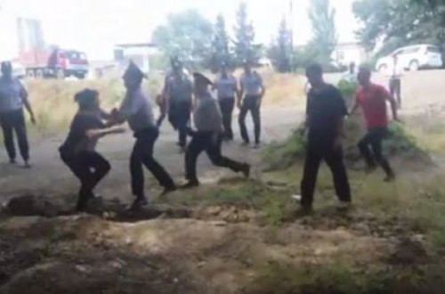 İcra başçısı qadını vəhşicəsinə döydürdü